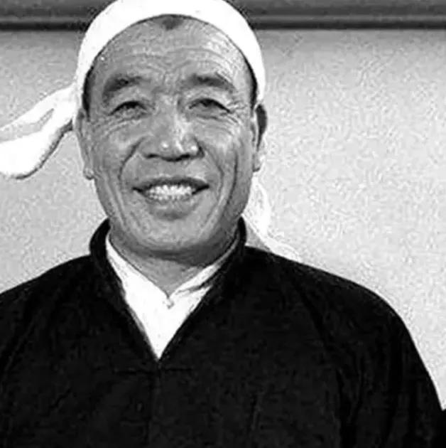 陈永贵当上副总理后，住在钓鱼台国宾馆，但毛主席让他搬出去，不要住在钓鱼台，是什么