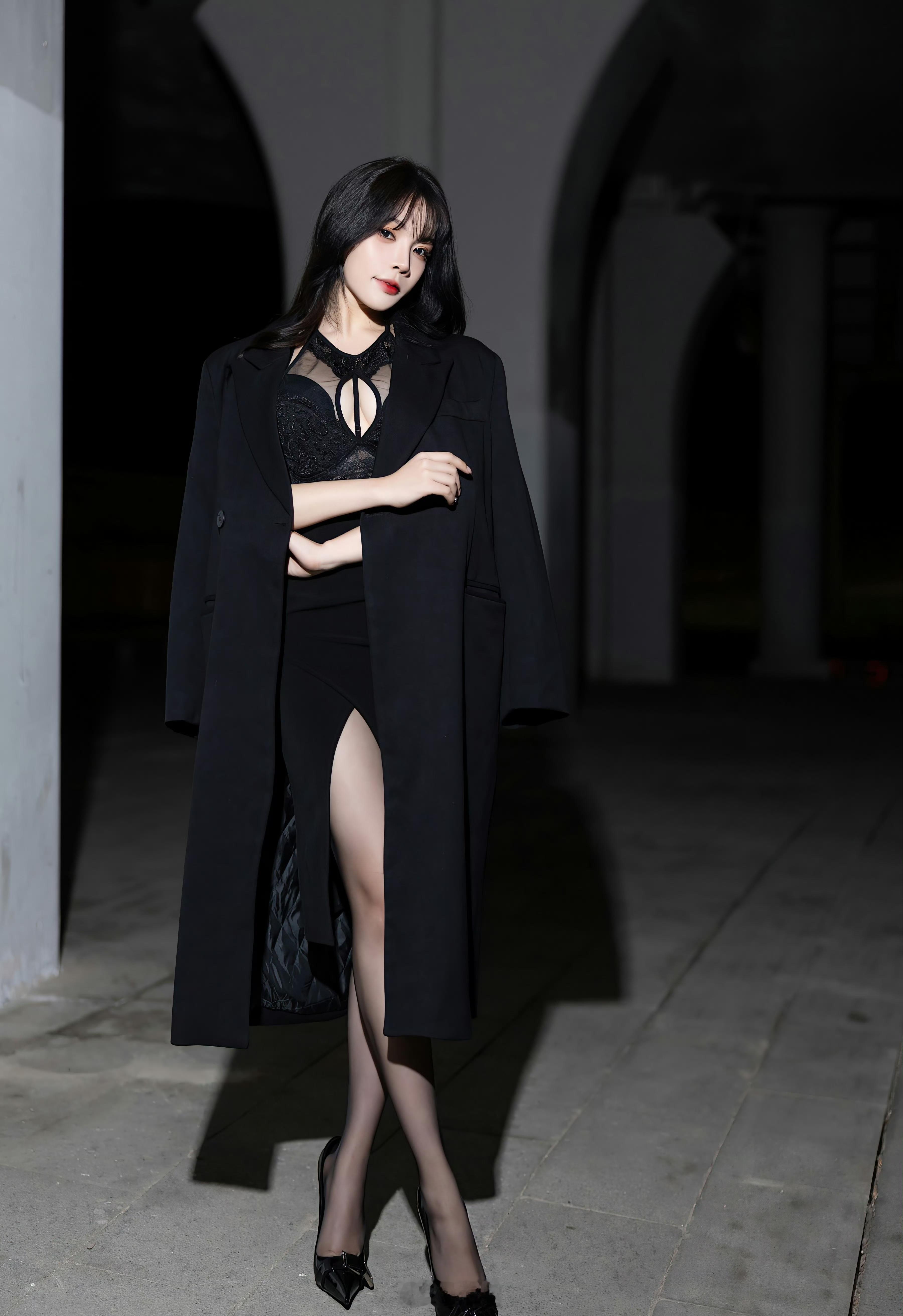 黑色大衣有几分大哥女人范 ​​​