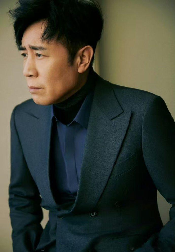 从草根到三金影帝的逆袭 于和伟最开始初登舞台的时候完全无人问津，后来又在演艺圈摸