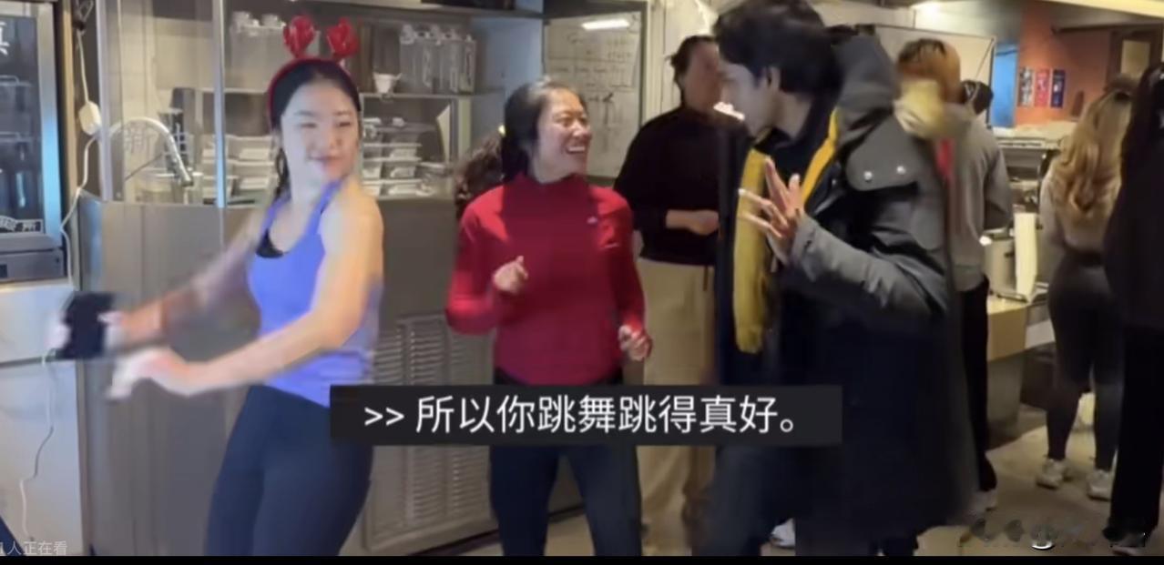 【印度博主说在中国旅行收到很多女孩的求婚】
一名印度旅行博主在视频中表示，他在中