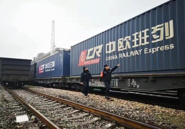 波兰敢断中欧铁路，我们就“南下出海”，把湛江港打造成“欧洲新枢纽”！ 既然欧洲的