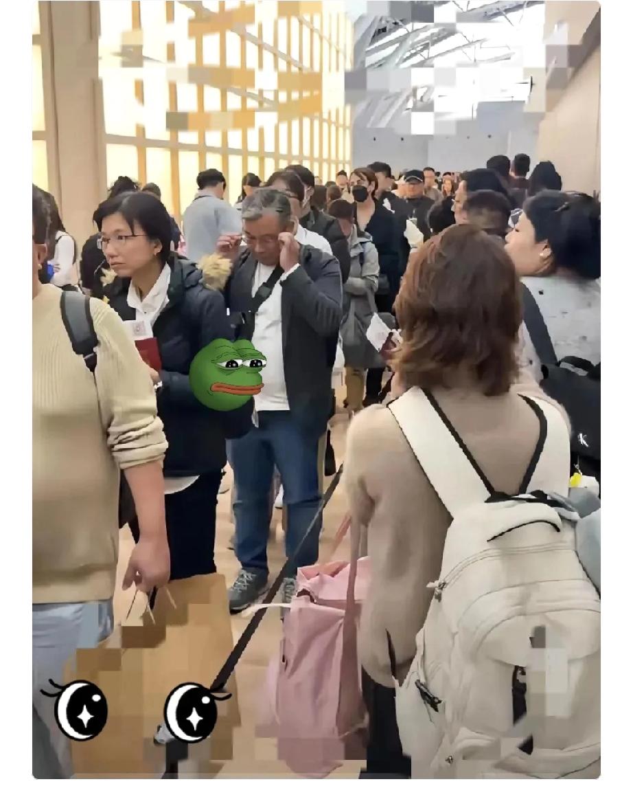 近期在日本机场，很多中国人急切想回家，一句“想想1937/12/13”唤起无数民