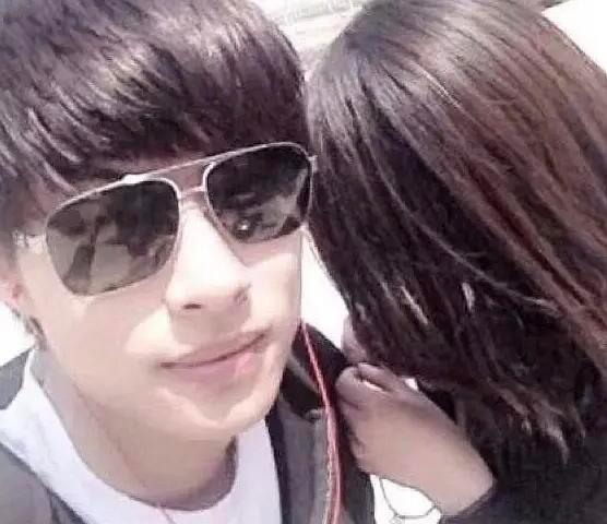 木子洋和十年前的女朋友
我的天，木子洋的肩好宽，模特之恋 ​​​