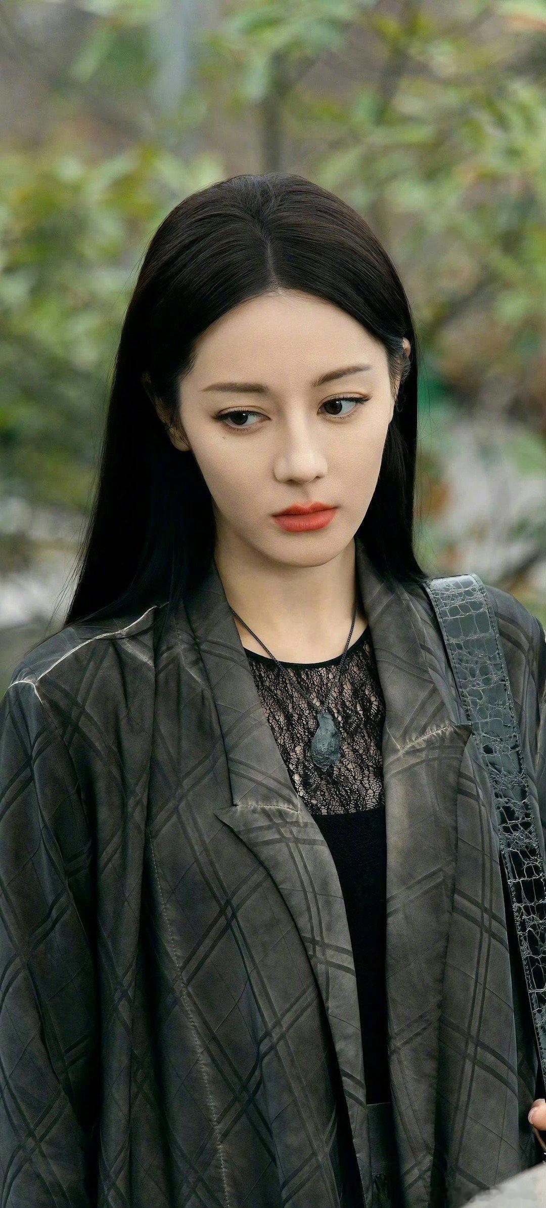 好羡慕热巴姐姐的身材和状态，不过该吃晚饭还是要吃哦！｜迪丽热巴