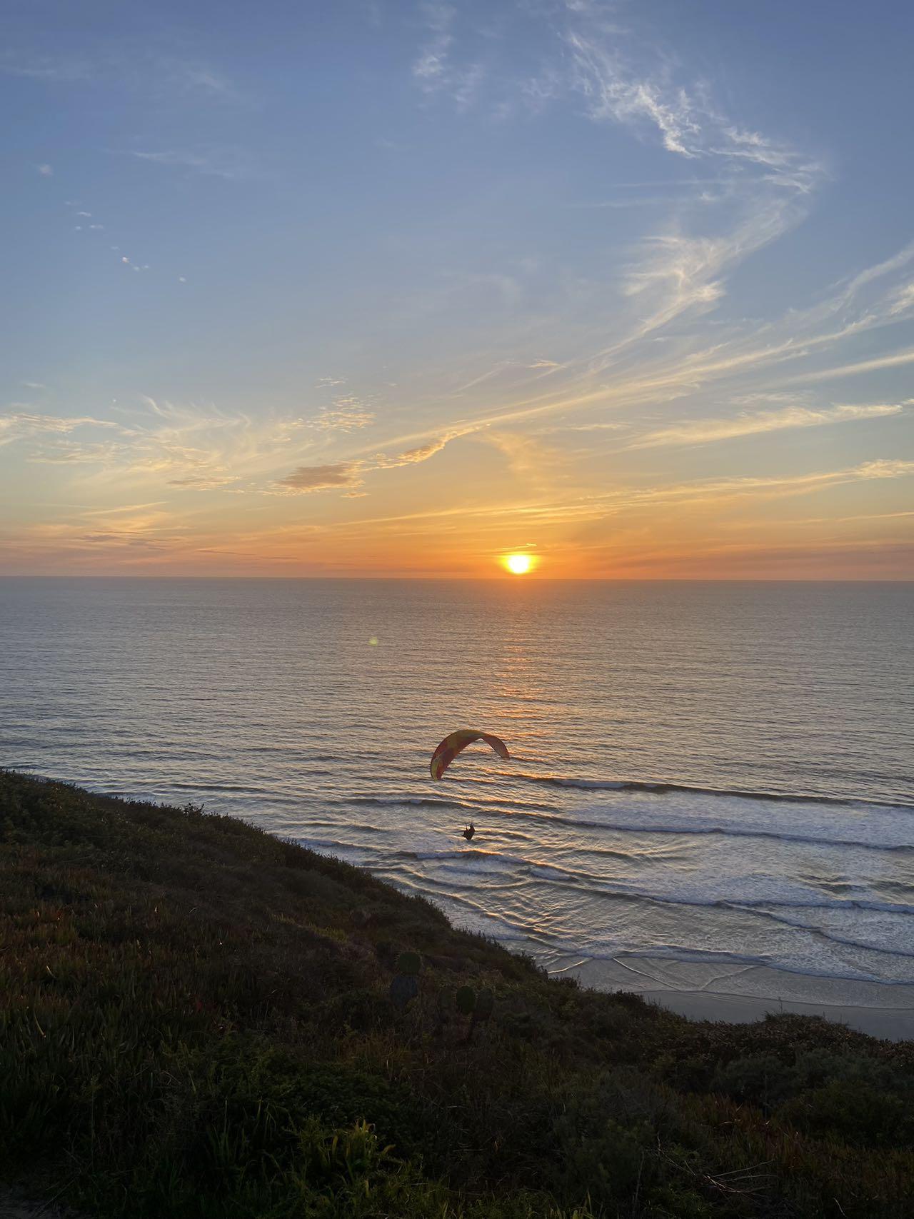 深圳中产，两公婆年入100万+，
到底该不该送孩子出国留学？
说句实话：
这不是
