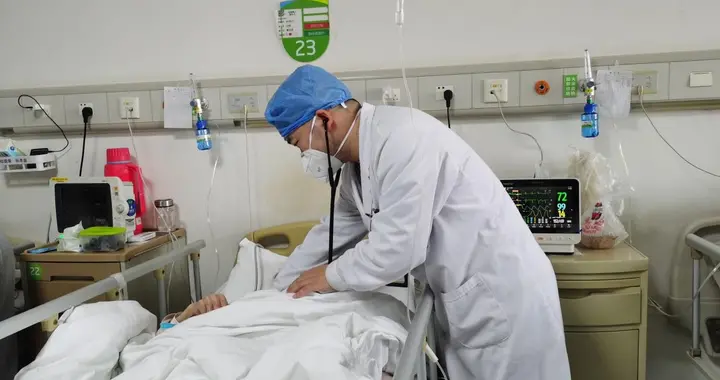 医院|武汉103岁患者康复出院，老年人与普通患者症状不同需引起注意