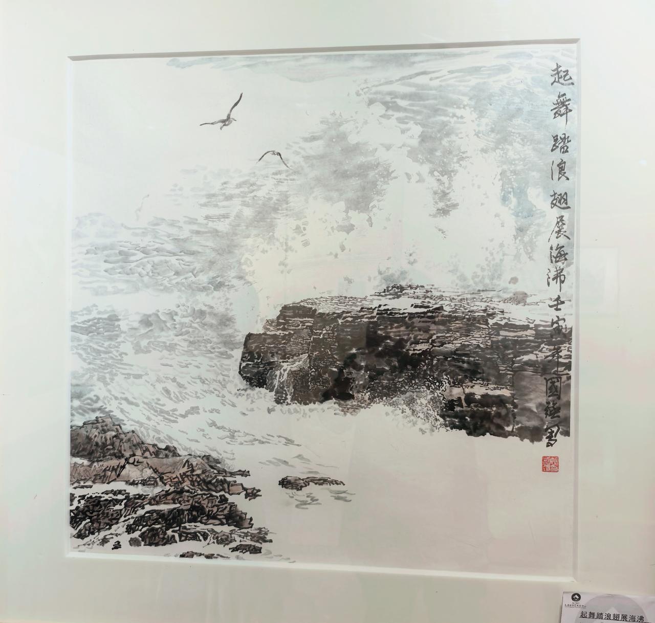 当礁石遇见了惊涛，这才是中国人的图腾。
偶遇画家一幅水墨山水，感觉这幅泼墨山水藏