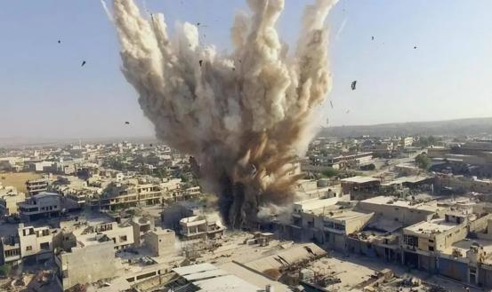 情况失控！榛树导弹击中利沃夫仅数小时，英法德三国领导人火速连线，捷克外长车厢里刚