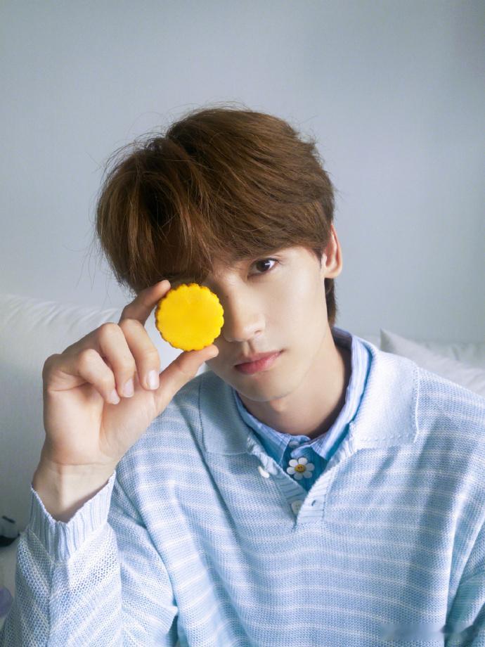 咖啡系男友黄俊捷，氛围感直接拉满 这形容好贴他日常真的好松弛好治愈黄俊捷暖男实锤