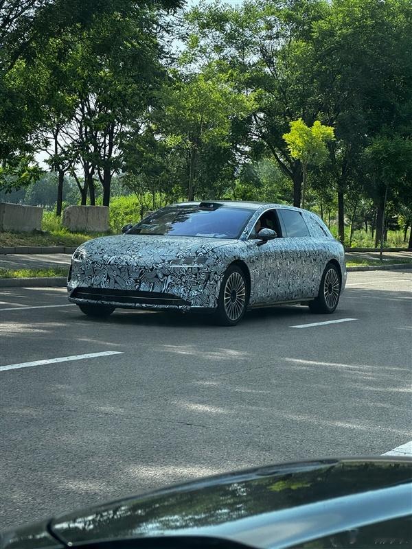 S9旅行版的伪装测试车，大家觉得好看吗？ps：图来自爽爽侃车的花总 ​​​