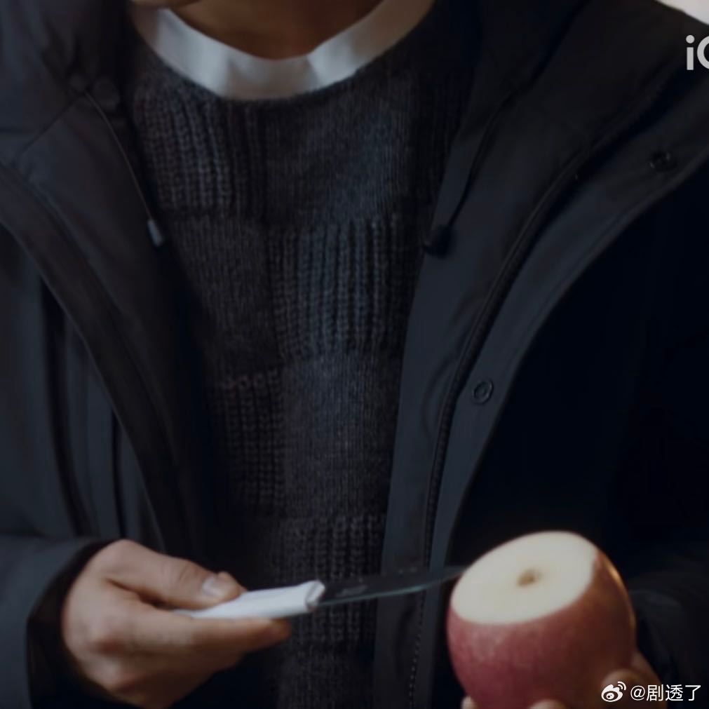 看完小城良方不能直视苹果了肖战新剧拿苹果演示开颅手术 救命啊，本来一边看剧一边啃