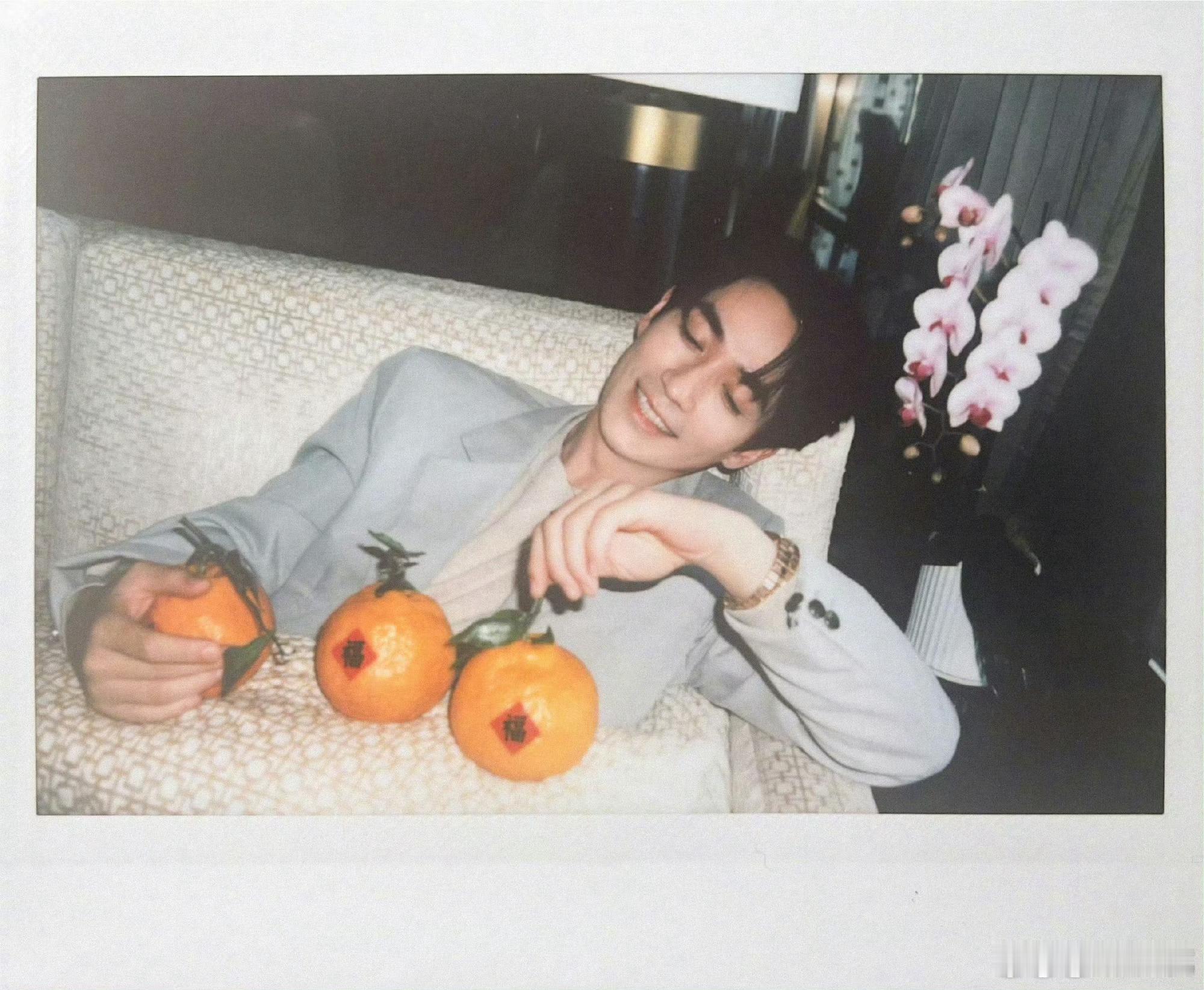 杨蓉发文给朱一龙庆生杨蓉连续12年给朱一龙庆生杨蓉连续12年给朱一龙庆生，友谊长