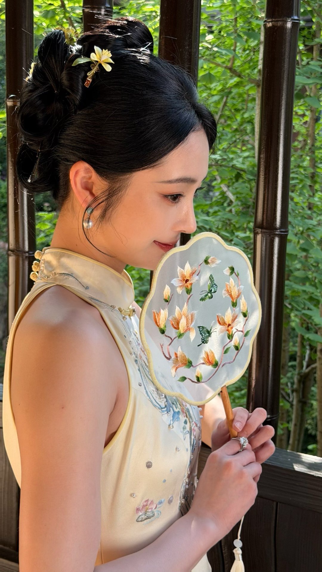 浓妆淡抹总相宜，姐姐就是天生的东方美人我不允许还有人没看过周洁琼这组旗袍造型！周
