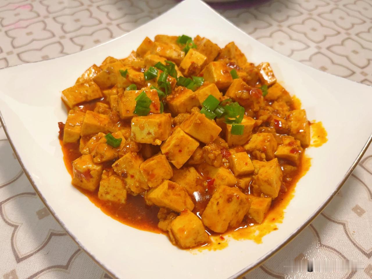 晚上本来打算清炖个萝卜牛肉，再炒个上海青就得了

当仔说他想吃麻婆豆腐，倒也不是