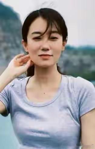 周星驰问她：票房破20亿，敢不敢接第二部？张小斐几乎没犹豫：星爷你敢拍，我就敢演