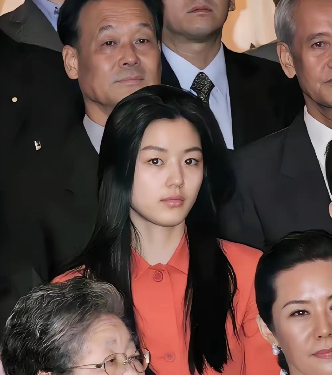 太尴尬了！包括全智贤、姜东元和孙艺珍在内的韩国2518名演员和导演集体发表共同声