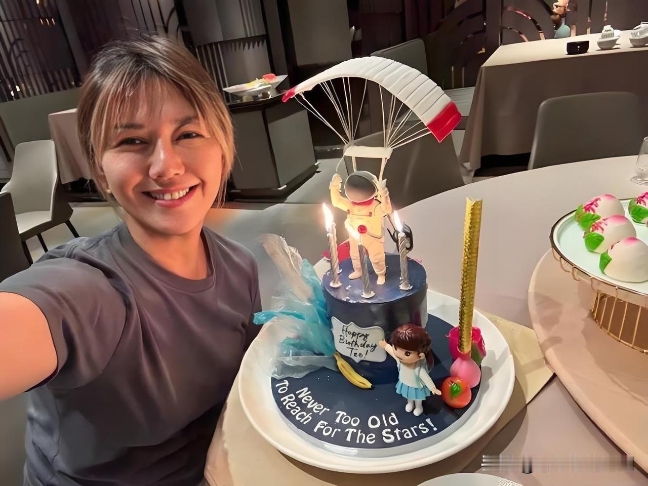7月23日孙燕姿迎来48岁生日，她没有选择盛大派对，而是和家人走进潮汕菜馆，用一