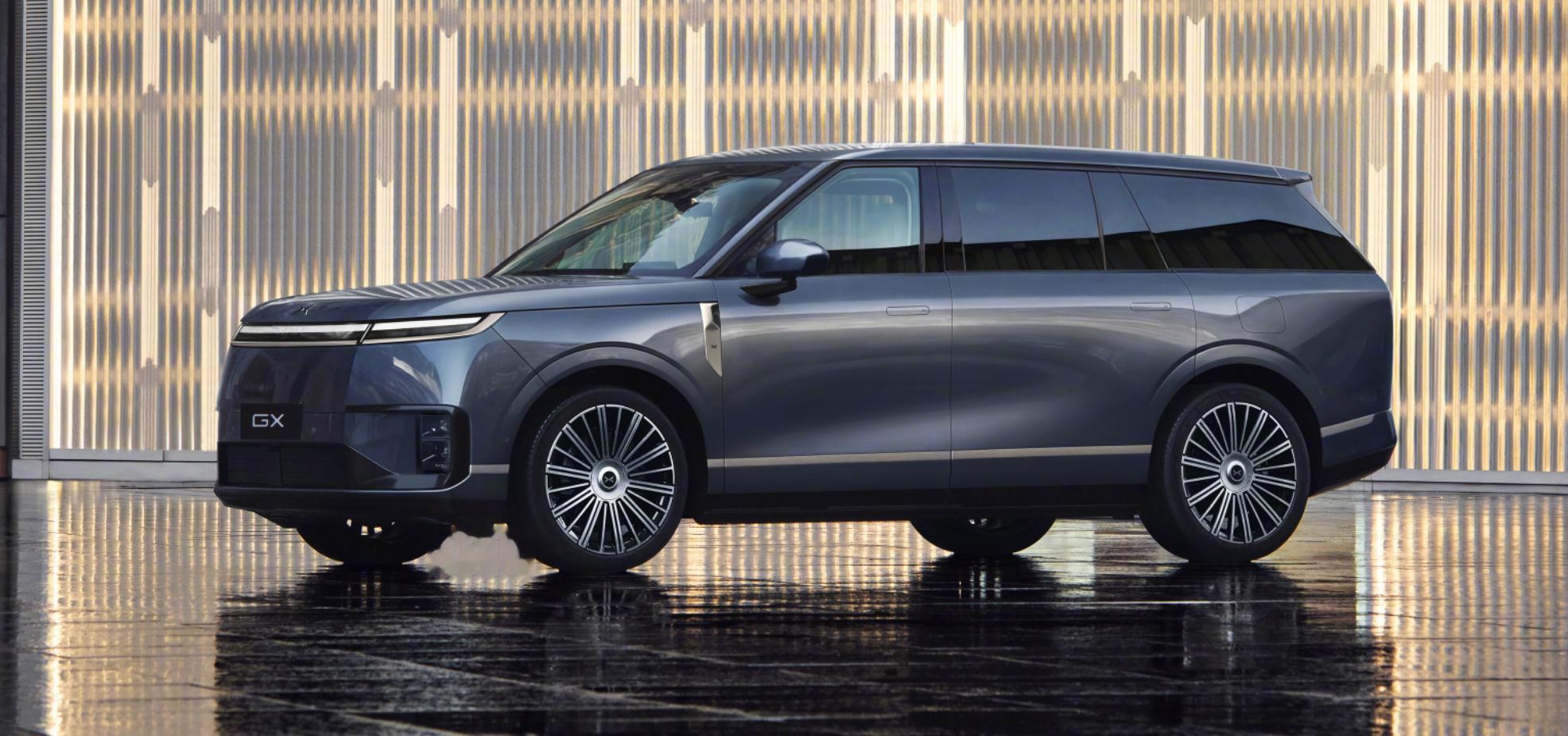 落地北京，刚好和小鹏的同学在聊 小鹏GX 的产品竞争力，他们就给我临时安排了一个