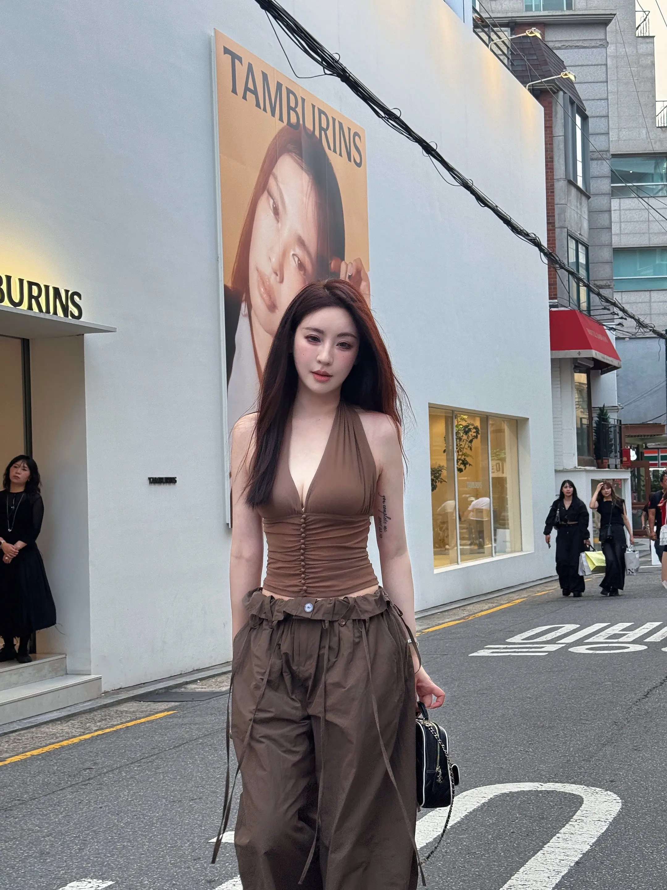 我亲眼目睹了自己一次次崩溃与重建 我可以破碎 但决不枯萎