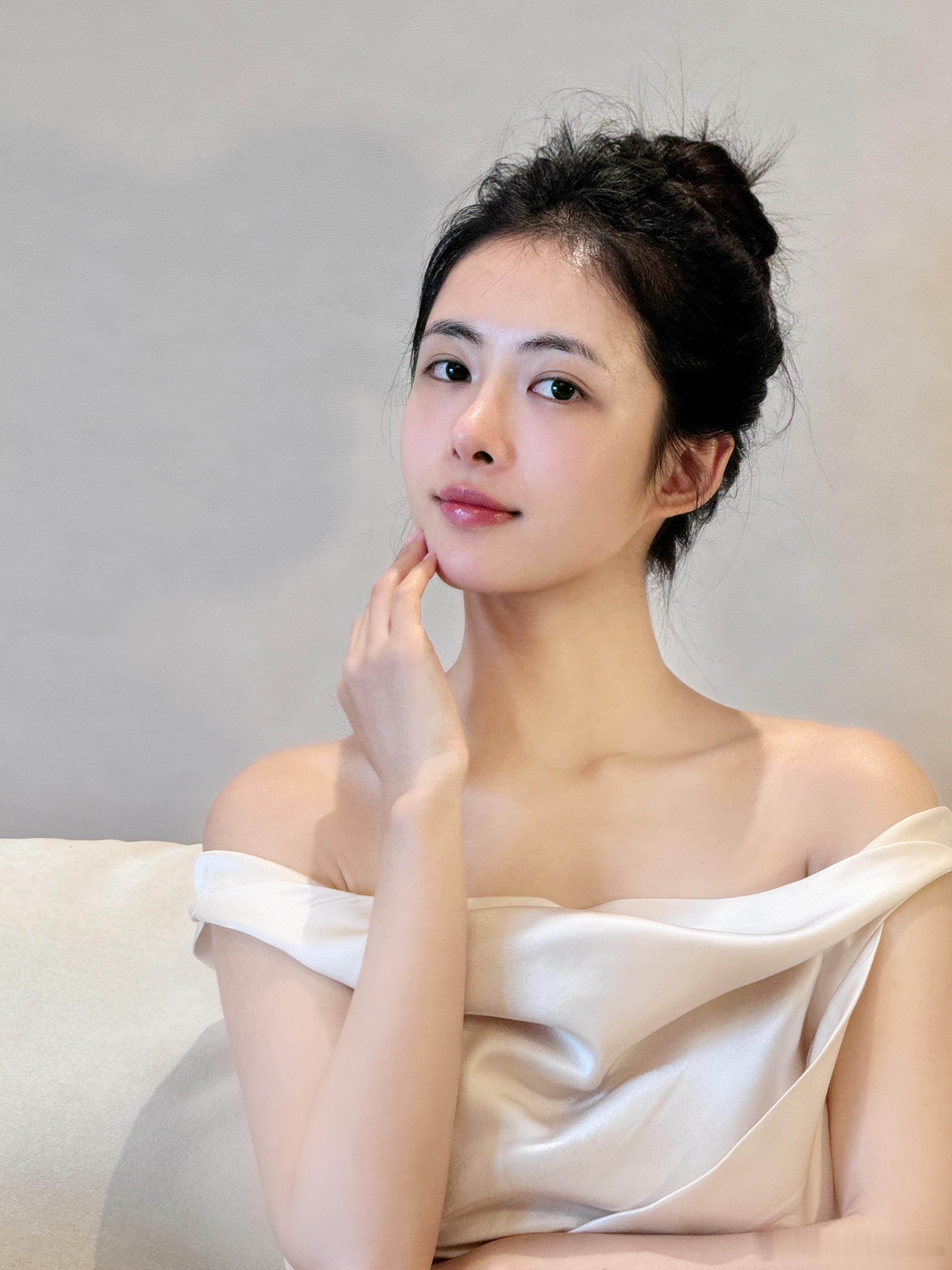 给大家分享几个养出好气色的小tips:1.长期保持有氧和无氧运动 代谢好皮肤也会