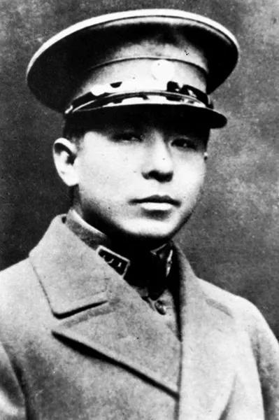1929年1月5日， 张学良给杨宇霆的父亲祝寿，到杨府时， 副官大喊：“总司令到