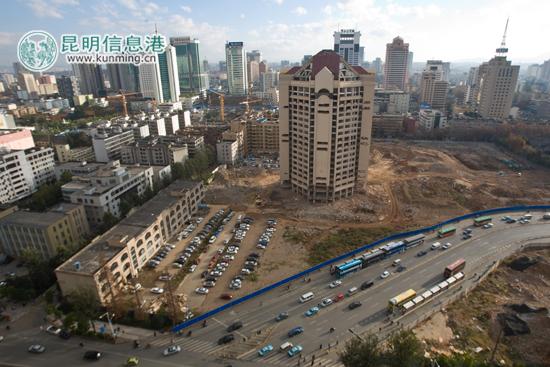 老昆明人应该猜测得出来，这个是昆明当年的哪个位置？