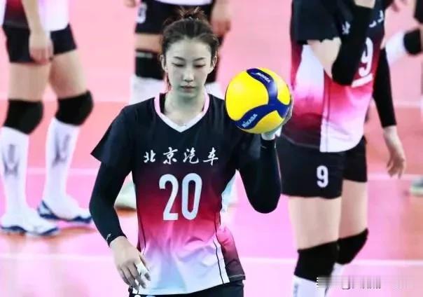 江苏女排球迷是自媒体上一个特殊的群体，他们善于通过“创新”吸引流量。尤其是某些新