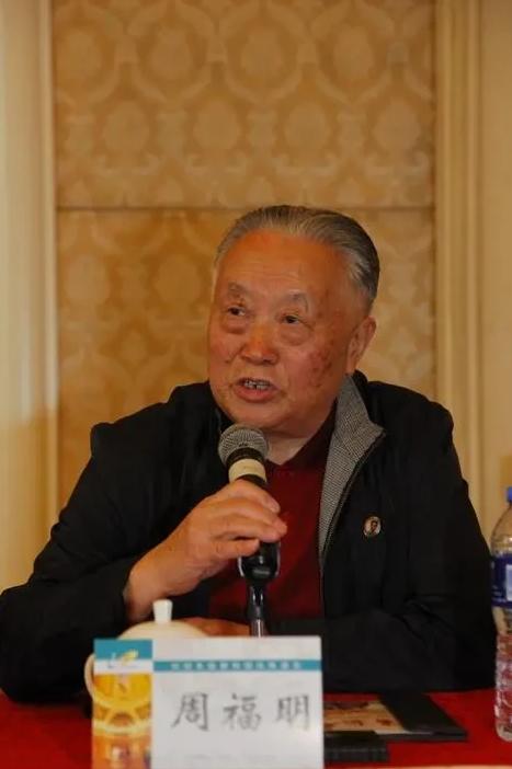 [微风]1976年9月8日，毛主席病危，他吃力地握笔写下三道横杠，又敲了三下木床