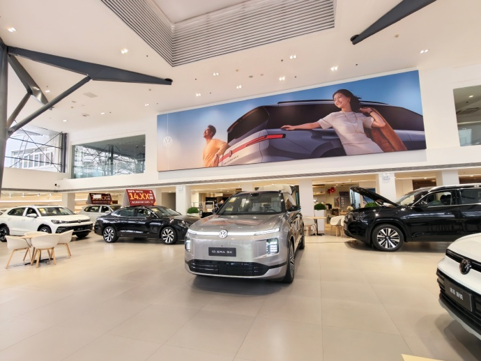 00后已经开始买大众了 00后喜欢大众的也不少，我的两个小伙伴一个开迈腾一个开帕