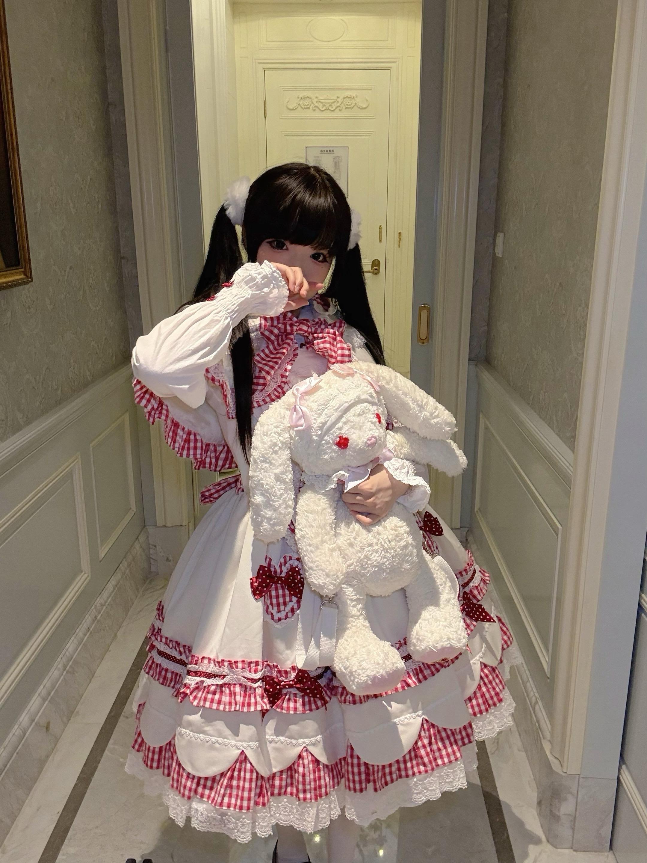 你很可爱如果有天征服了世界我会把你留下来。