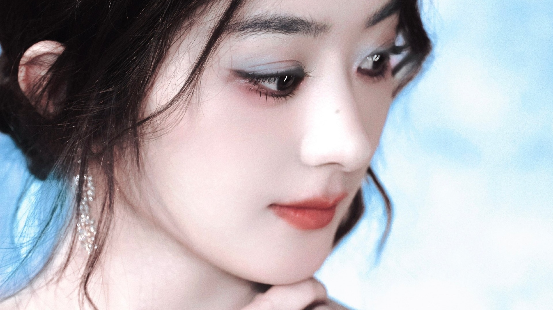赵丽颖与凤行zly赵丽颖 电影向阳花 𝙏𝙝𝙚 𝙢𝙤𝙣 𝙞𝙨 𝙖