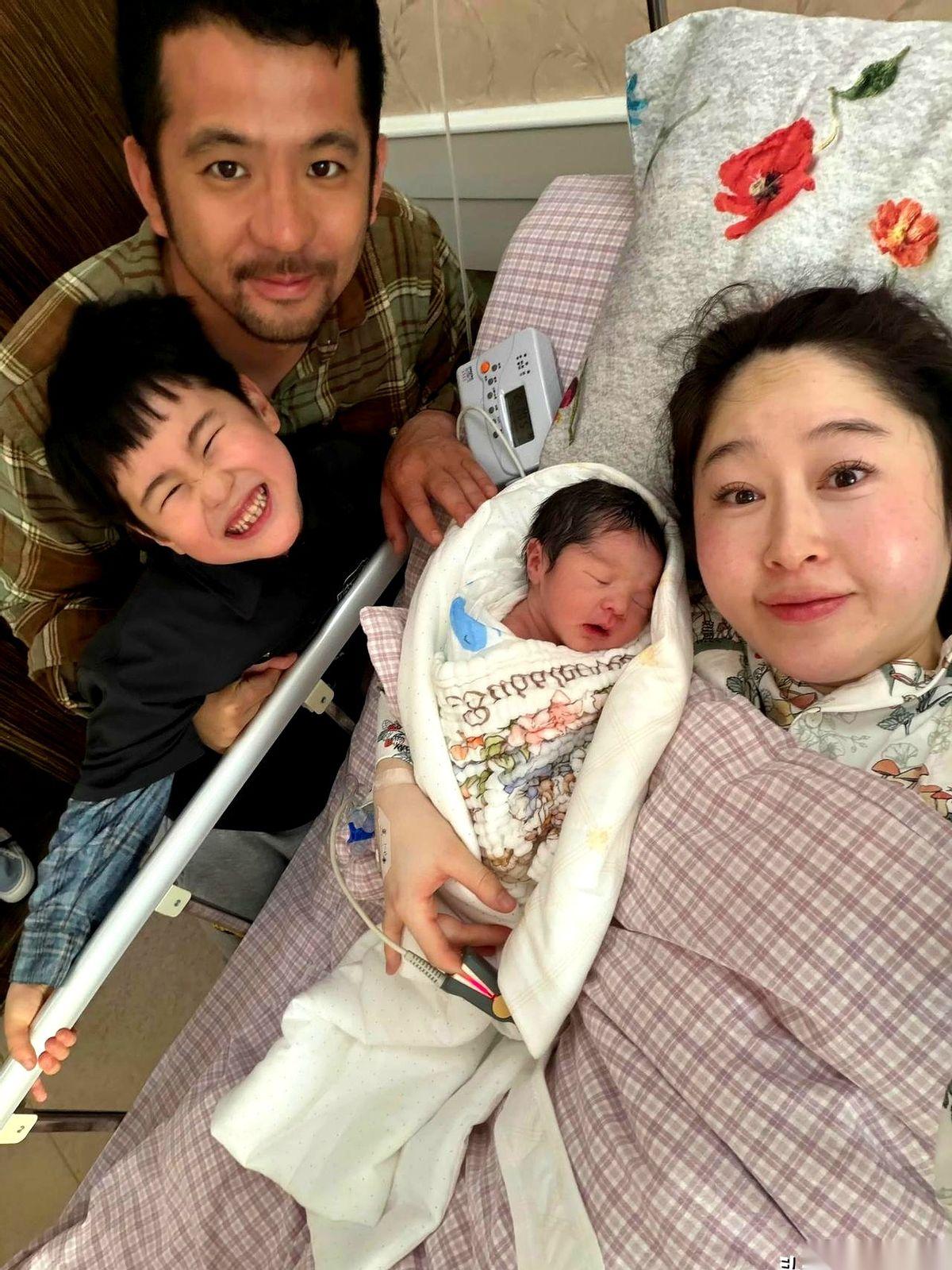 君妍姐生二胎了，是个女儿。
消息一出，都在恭喜马立奥当了哥哥。但我第一个想起来的