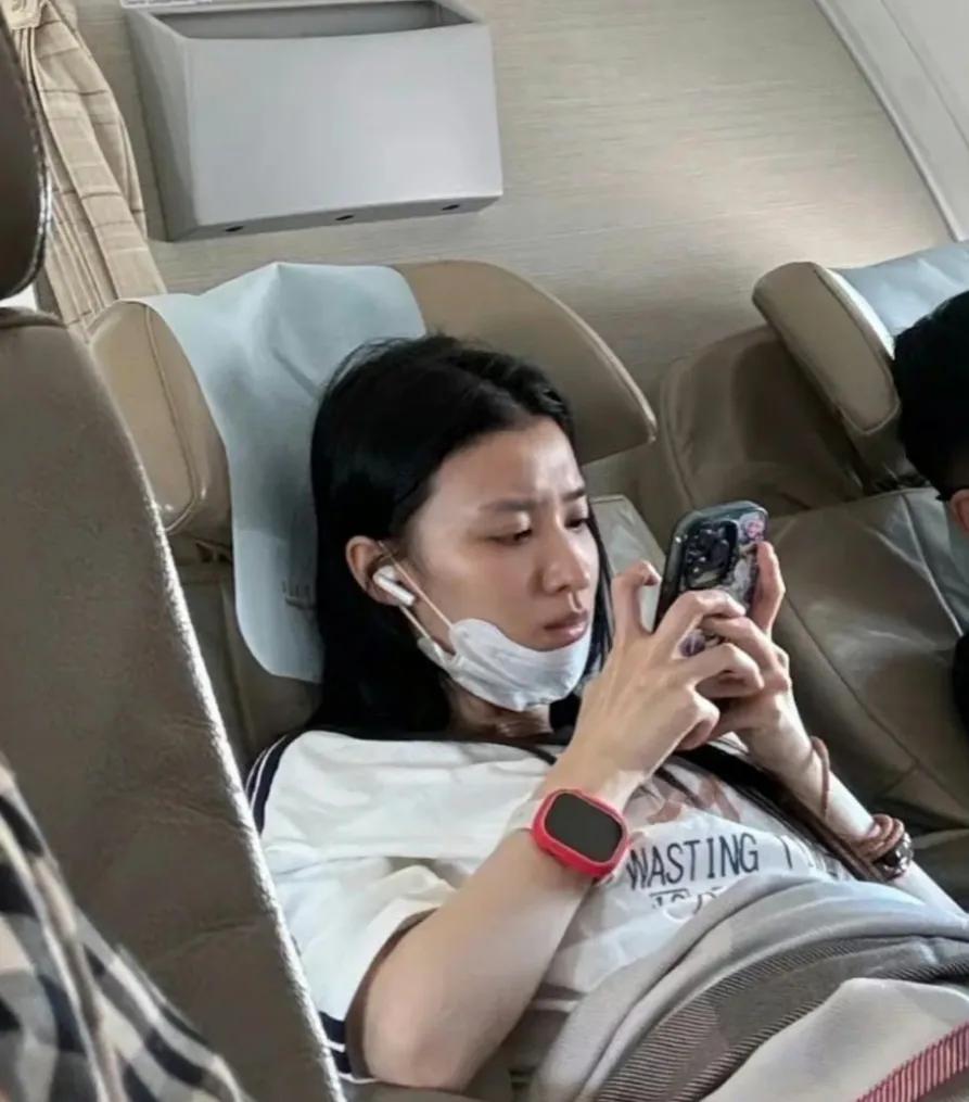 差点没认出来，这竟然是大美女王楚然？！
这素颜状态可太真实了，很少有女明星这么接