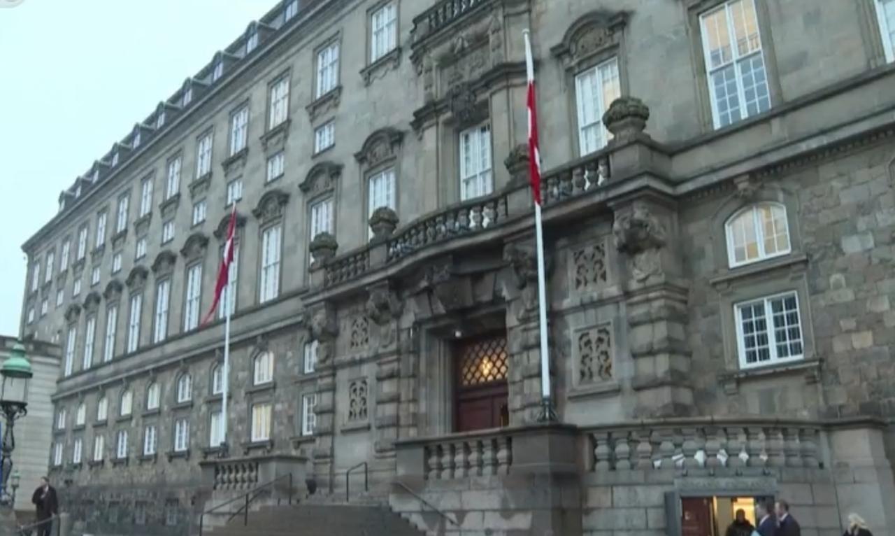 丹麦首相明确表态，不会就格陵兰岛的主权等问题进行任何谈判。格陵兰岛是丹麦的自治领