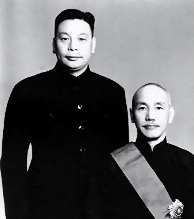 最近蒋家那边又传出消息，有后人站出来公开喊话，想把蒋介石和蒋经国的两口棺椁迁回大