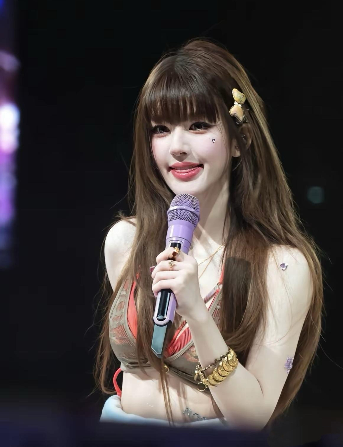 赵露思澳门演唱会生图，美则美矣但感觉少了点什么 