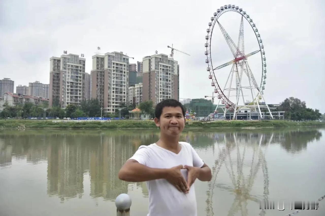再逛金堂县城。
金堂客运中心出站后，我往南走到毗河二桥，沿着河边绿地公园往东走。