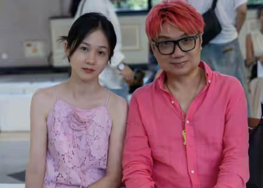 程青松当初的“短信门"也是轰动一时！曾对一位名叫龚达虎的男子多次发送露骨的短信进