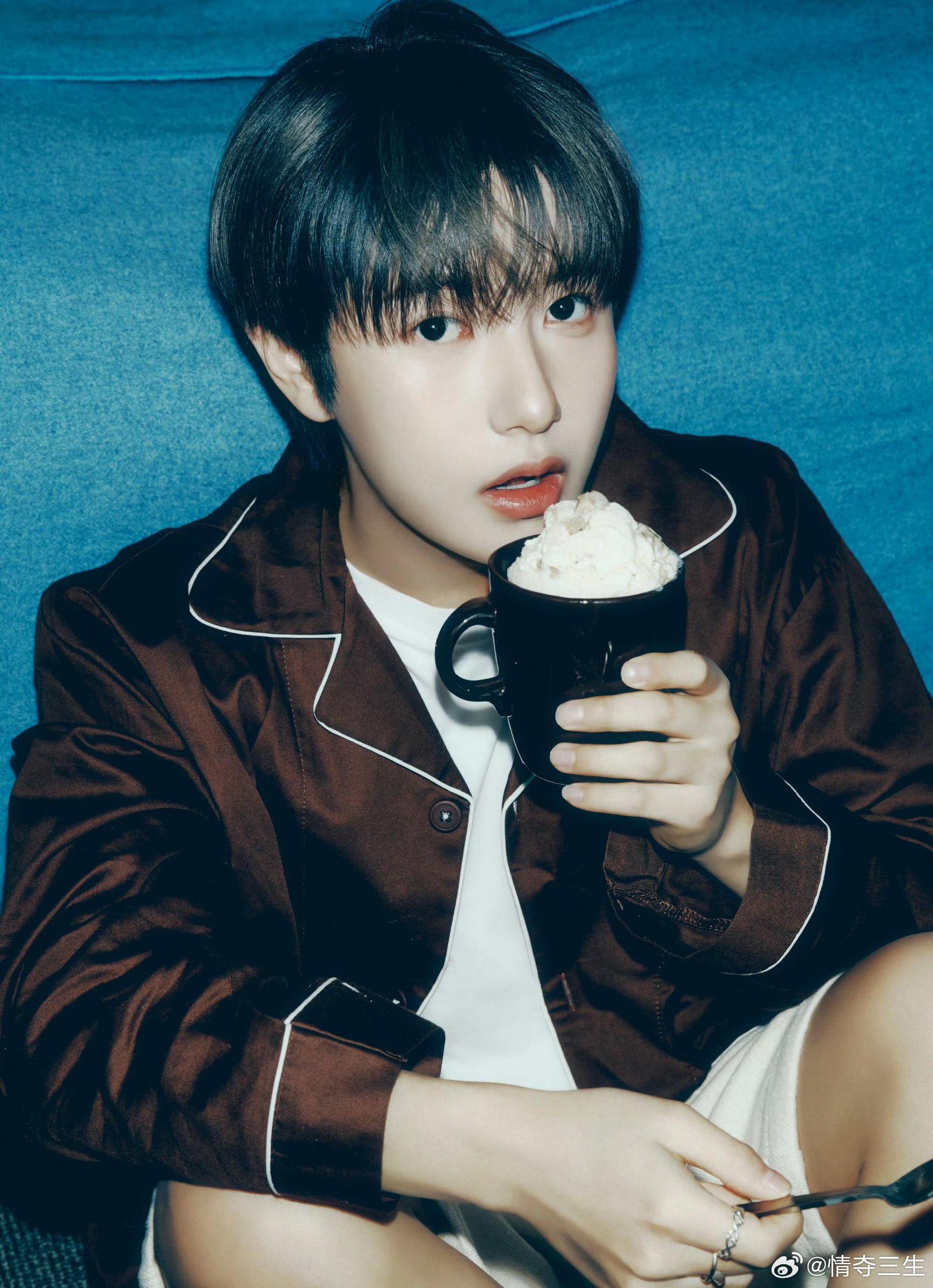 哎他真的好累 感觉公司把他当牛使 什么活动都要他参加李马克解约退团