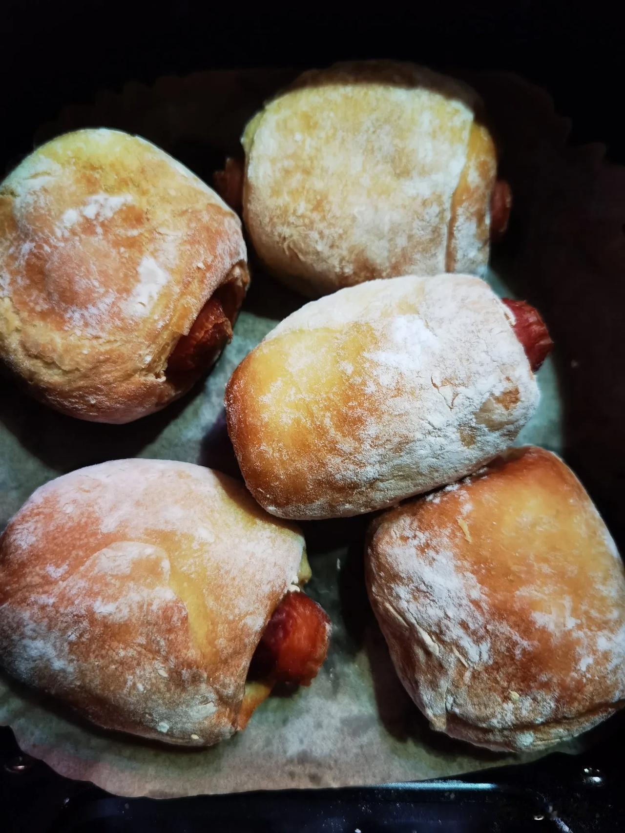 晒图笔记大赛今天做的肠仔包，孩子的最爱。这个操作很简单，有空气炸锅就可以轻松完成