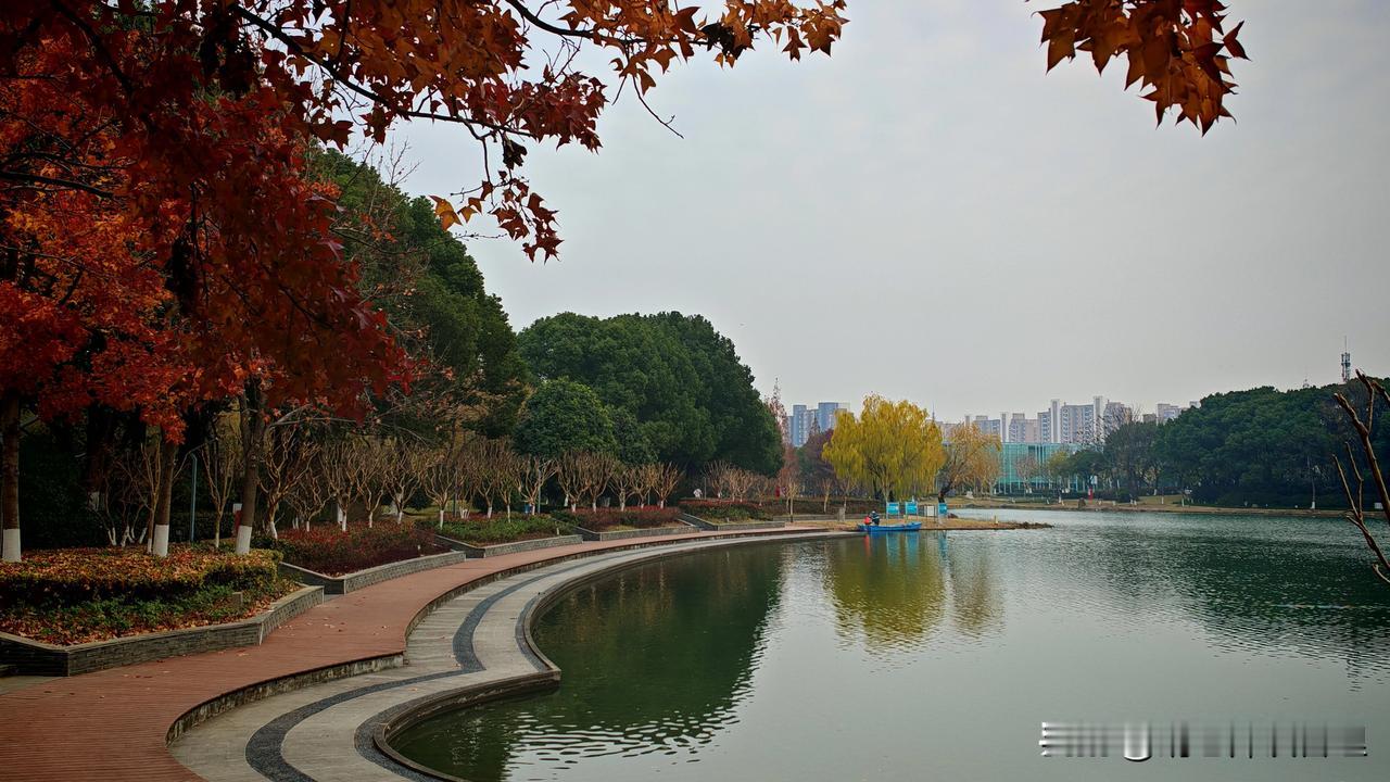 Hey，电商小伙伴们，今天来聊聊年终总结那些事儿。你是否还在为如何做好电商运营年