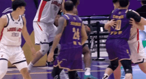 徐昕已经成为了广州队老大了，一场比赛送出6个帽，文班亚昕不是乱说的！