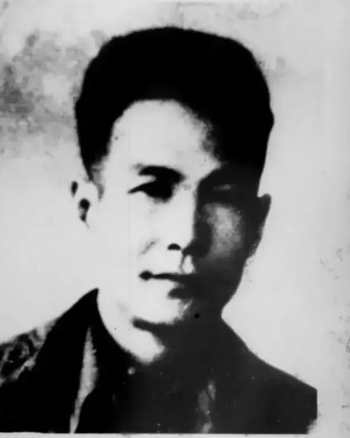1948年，狱医刘石人到女牢诊病，一个女犯突然摔倒在地，刘石人下意识地去扶她，下