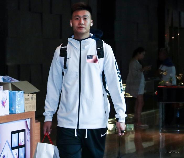 言论妥妥歧视新疆人民，只能说是没脑子的2B球员 