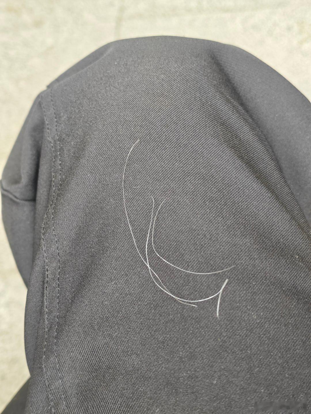 31岁 头发白了特别多 这就是为啥有时候我会染头发的原因  从大学毕业开始 就有