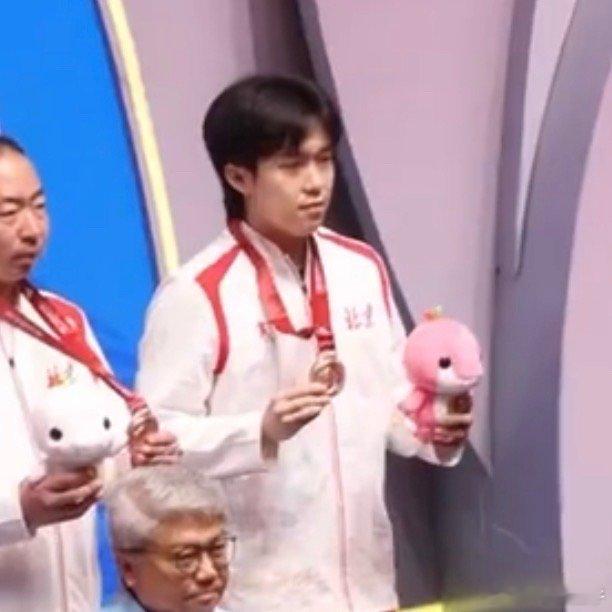 哈哈哈哈，怎么那么可爱 