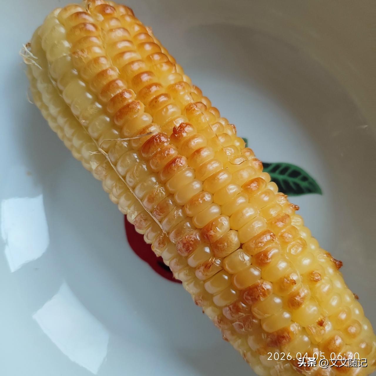 别再跟自己较劲了，真的没必要
 
很多人一辈子都在为难自己，对别人宽容，却对自己