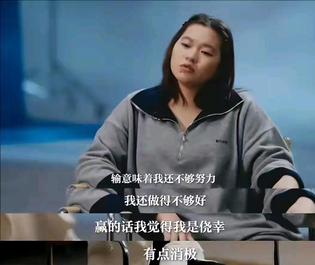 看了全红婵近期的采访，这个奥运会两连冠的金牌得主吐露心声，随着生长发育，体重增长