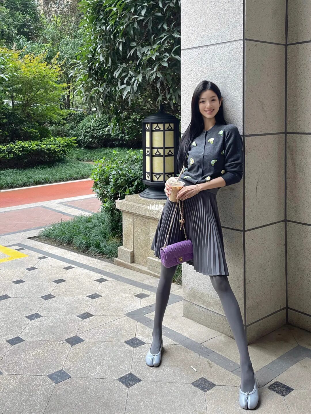 喜欢穿灰色的 可爱女人