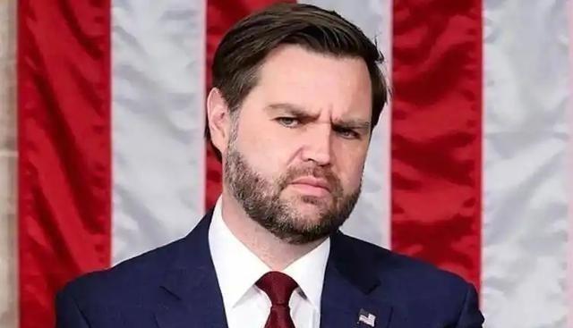 美国政坛可能要出大事了：万斯大概率要当选总统
万斯到底凭什么被看作下一任白宫主人